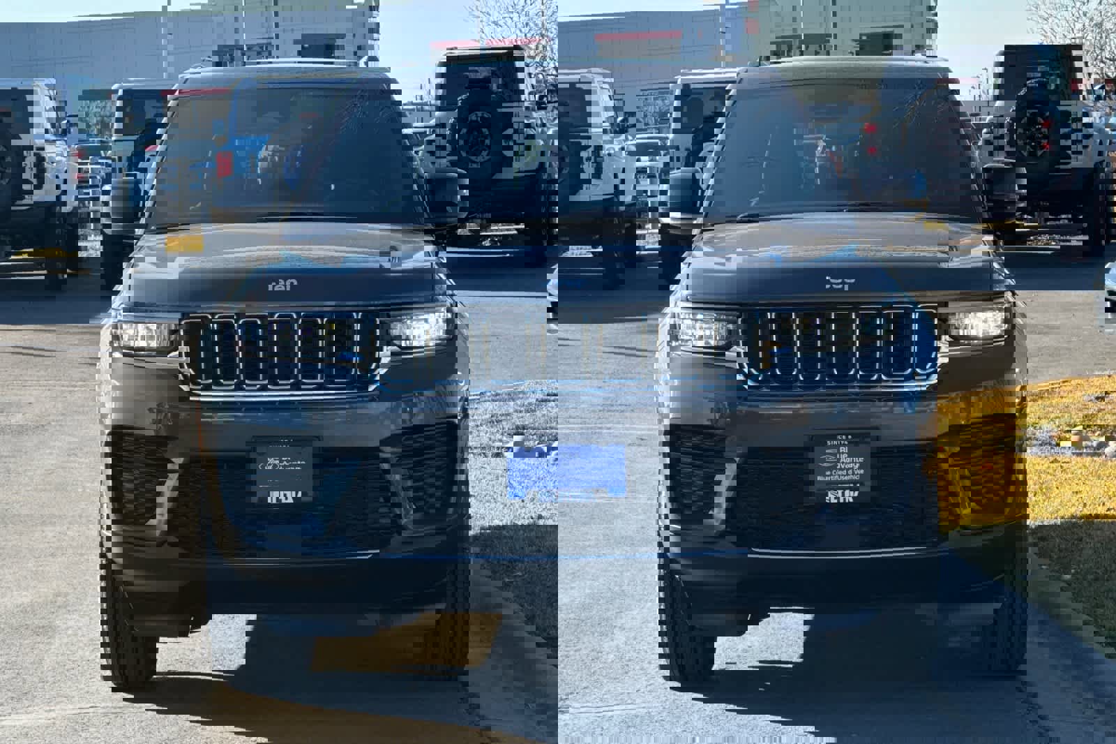 Used 2025 Jeep Grand Cherokee Laredo X w/ Luxury Tech Group I image 10