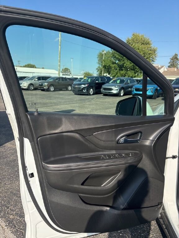 Used 2021 Buick Encore Preferred image 15