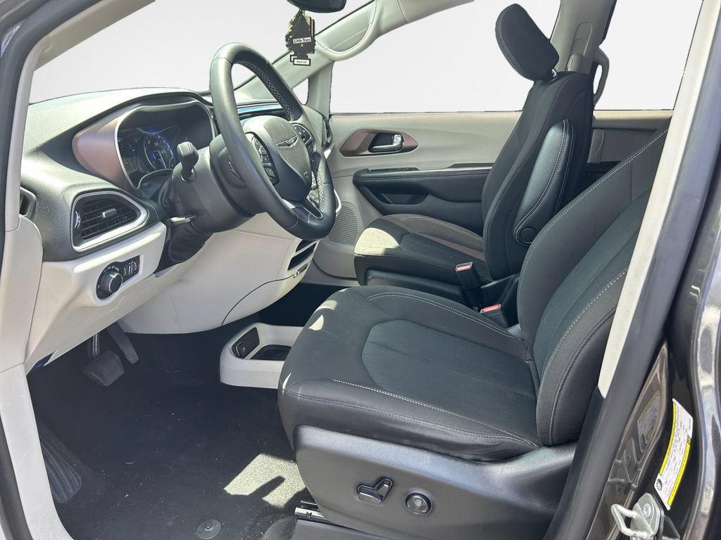 Certified 2023 Chrysler Voyager LX FWD image 12