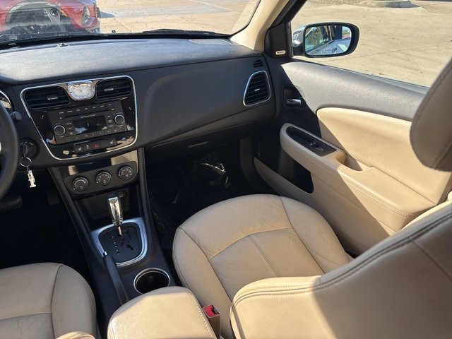 Used 2013 Chrysler 200 Limited image 21
