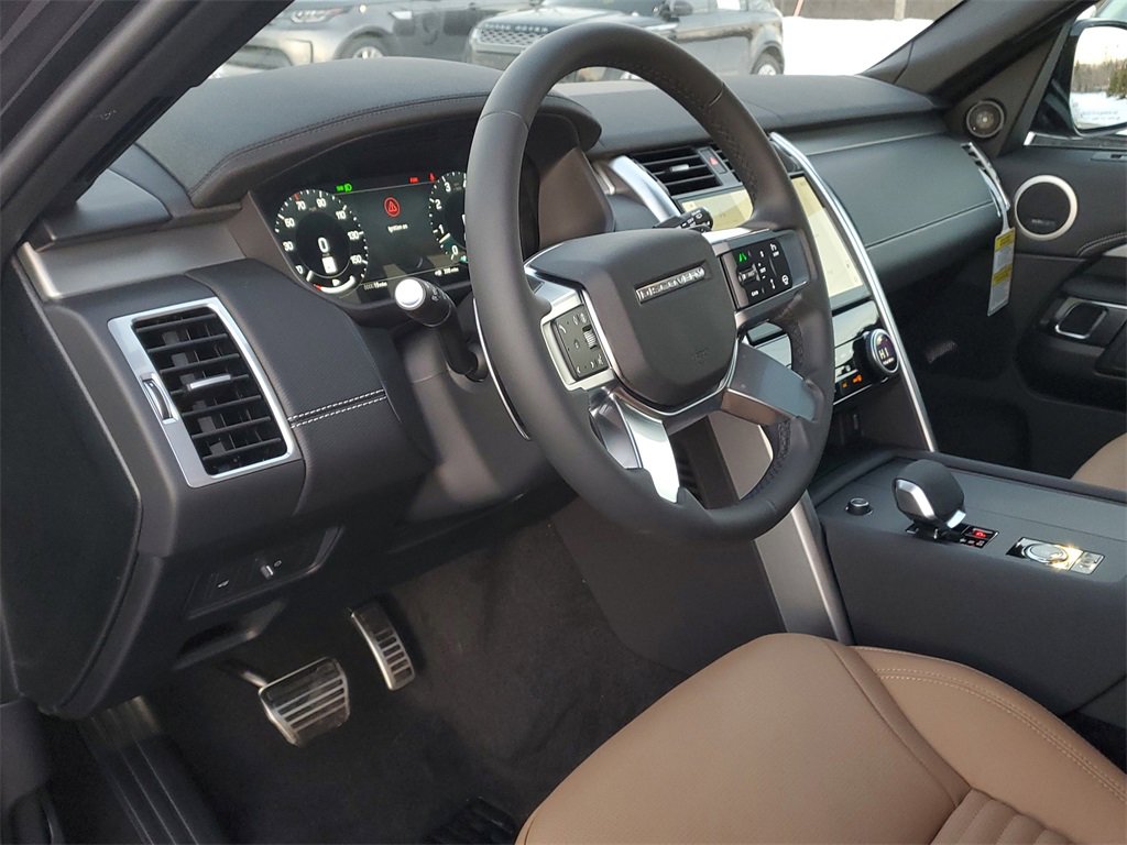New 2026 Land Rover Discovery Limited Edition image 8