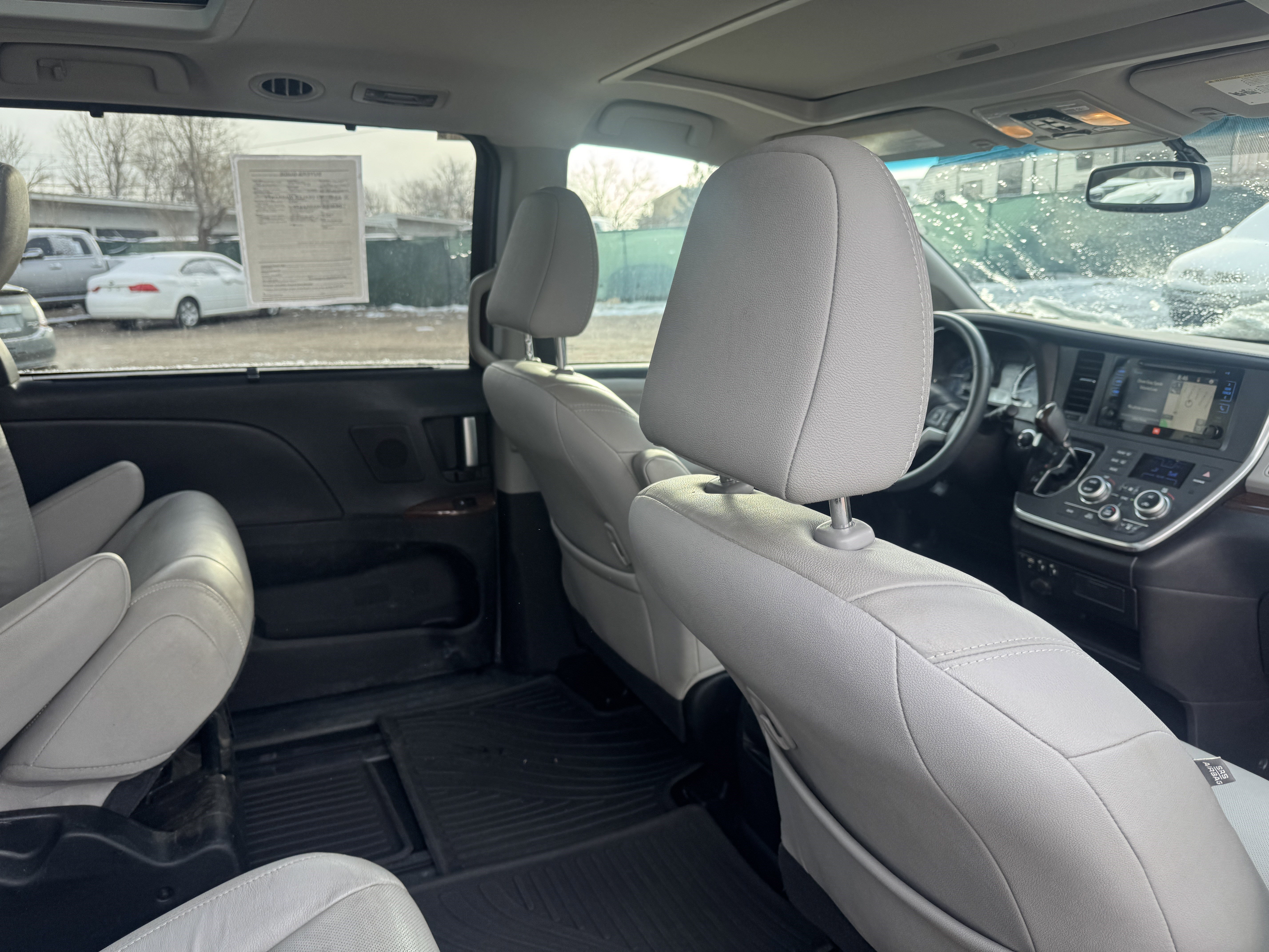 Used 2017 Toyota Sienna Limited image 18