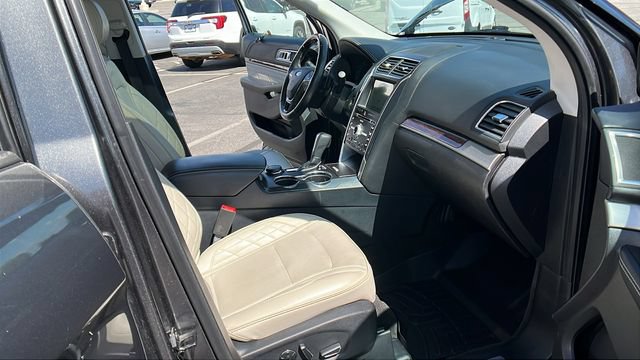 Used 2017 Ford Explorer Platinum AWD/4WD image 13