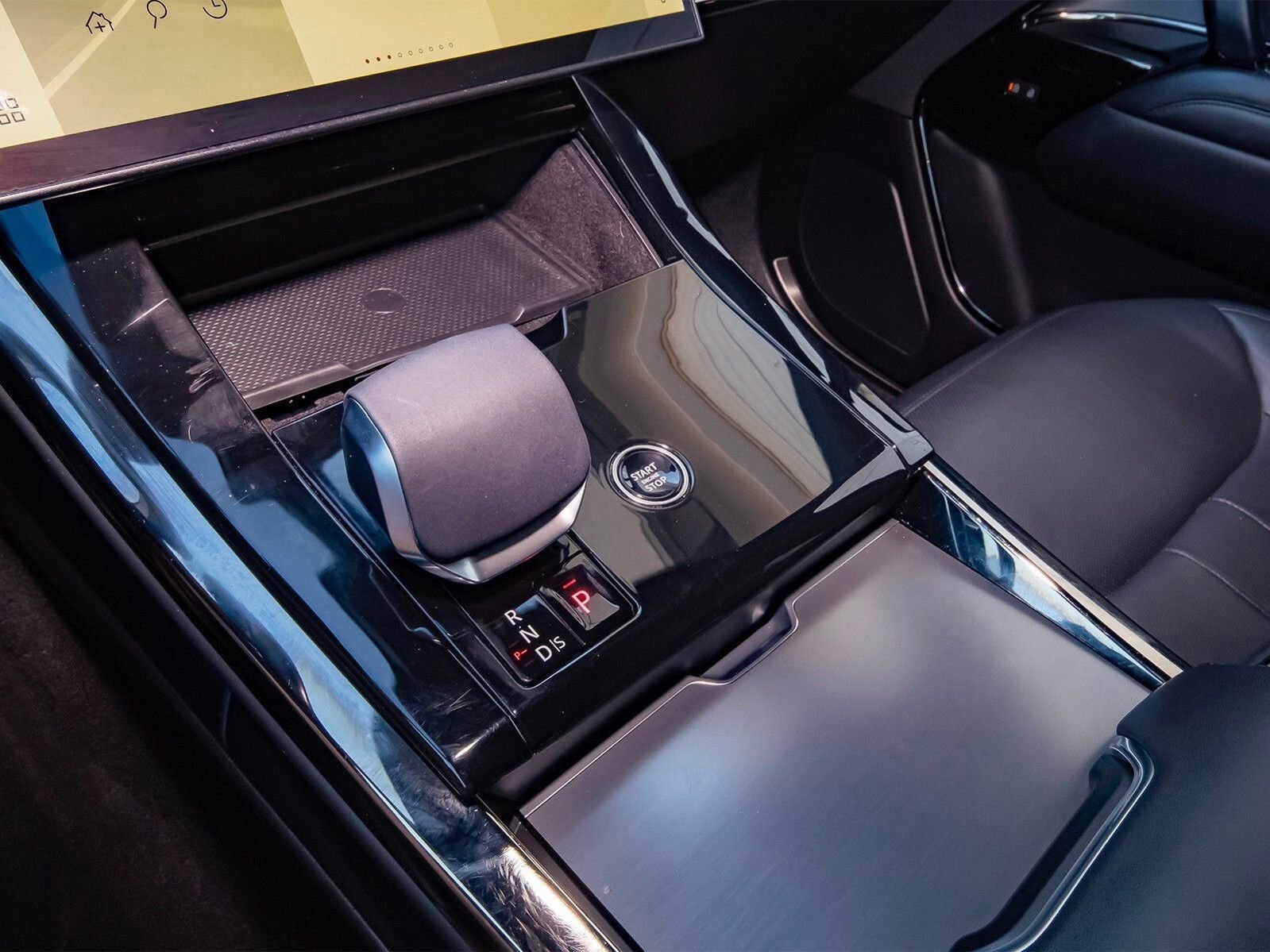 Used 2024 Land Rover Range Rover Sport Dynamic SE image 25