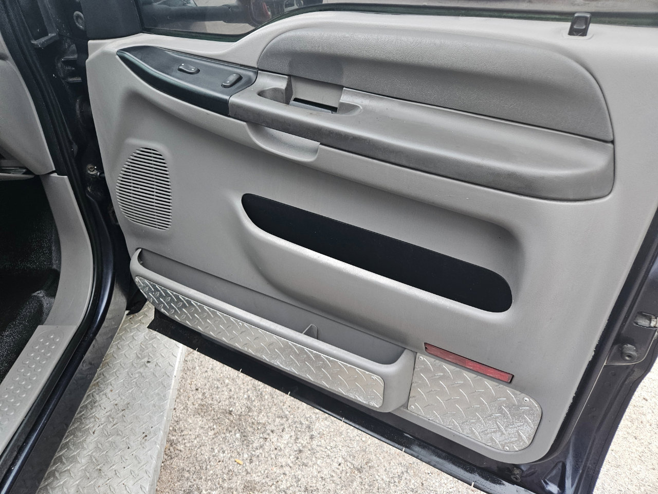 Used 2000 Ford F350 12 ft. E-One Utility Body image 25