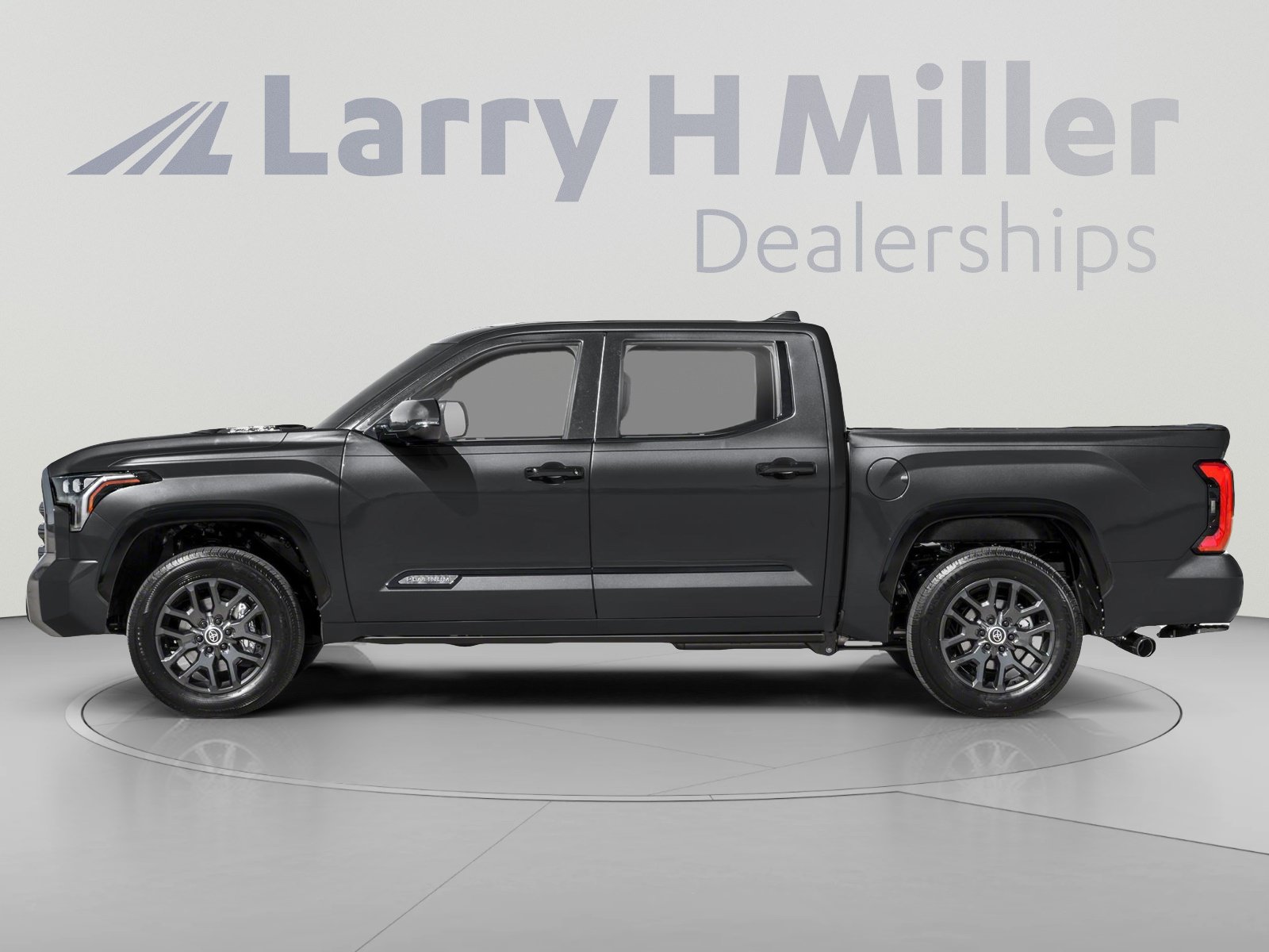 Used 2024 Toyota Tundra Platinum AWD/4WD image 3