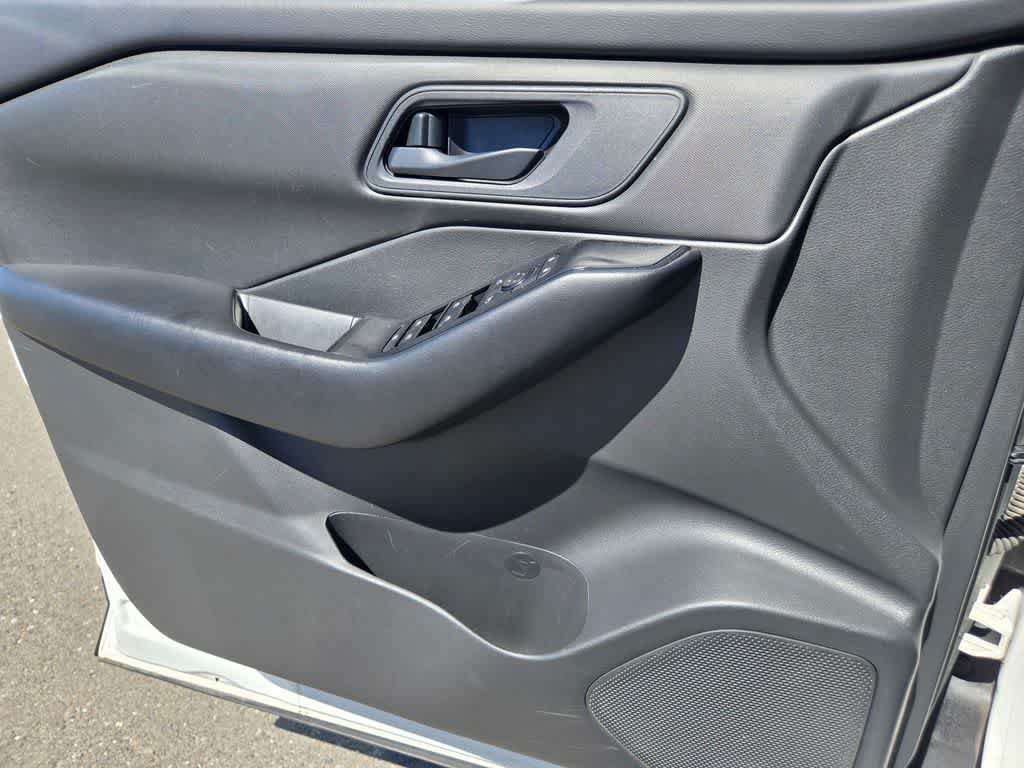 Used 2024 Nissan Rogue S AWD/4WD image 14