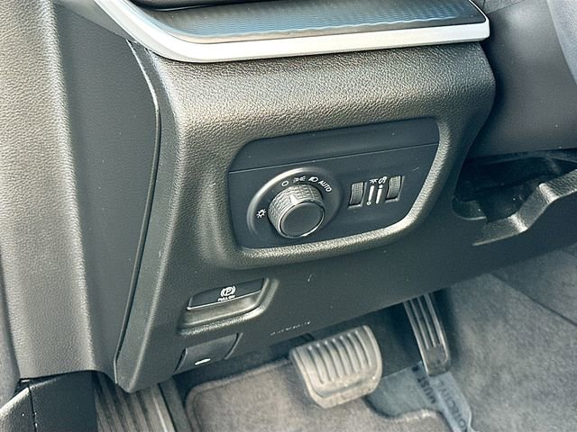Used 2024 Jeep Grand Cherokee L Altitude AWD/4WD image 10