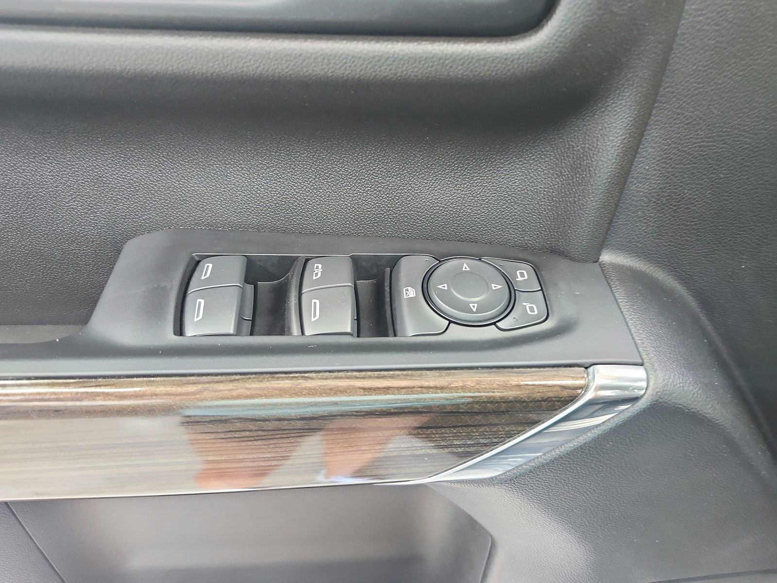 Used 2022 Chevrolet Silverado 1500 LT Trail Boss w/ Convenience Package II AWD/4WD image 29