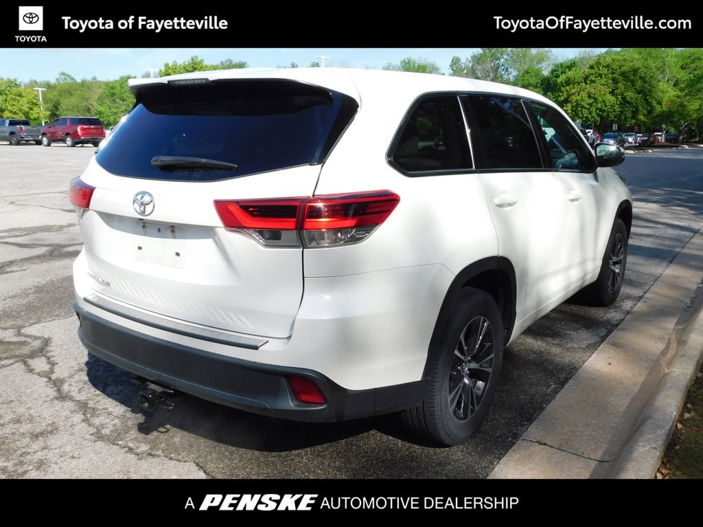 Used 2018 Toyota Highlander LE FWD image 4
