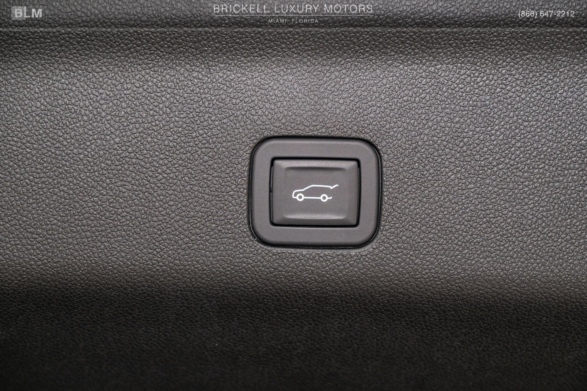 Used 2025 Cadillac Escalade Sport w/ LPO, ONYX Package AWD/4WD image 18