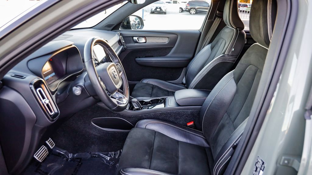 Used 2021 Volvo XC40 P8 Recharge image 19