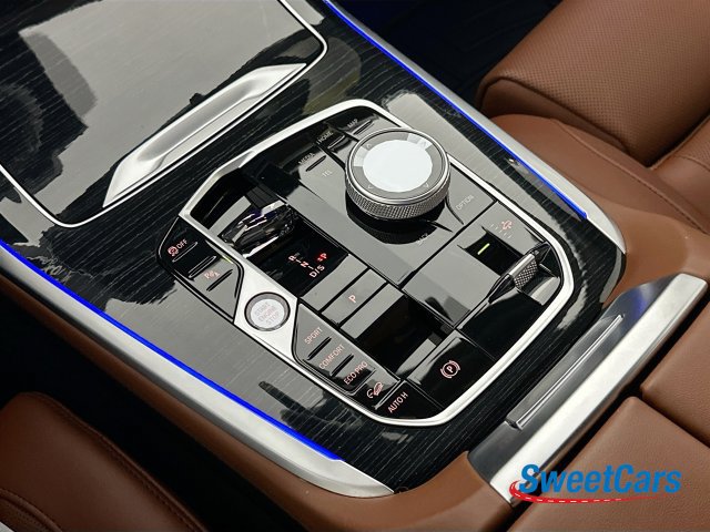 Used 2025 BMW X7 M60i AWD/4WD image 34