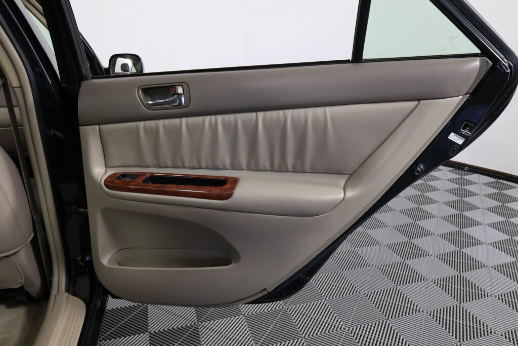 Used 2005 Toyota Camry XLE image 18