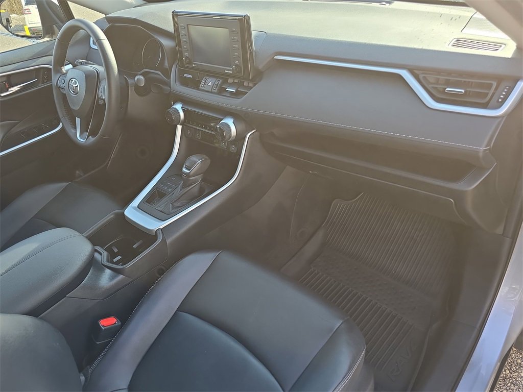 Used 2022 Toyota RAV4 XLE Premium image 30