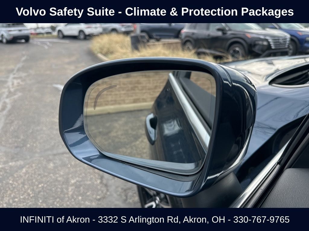 Used 2021 Volvo XC60 T5 Momentum w/ Premium Package image 3