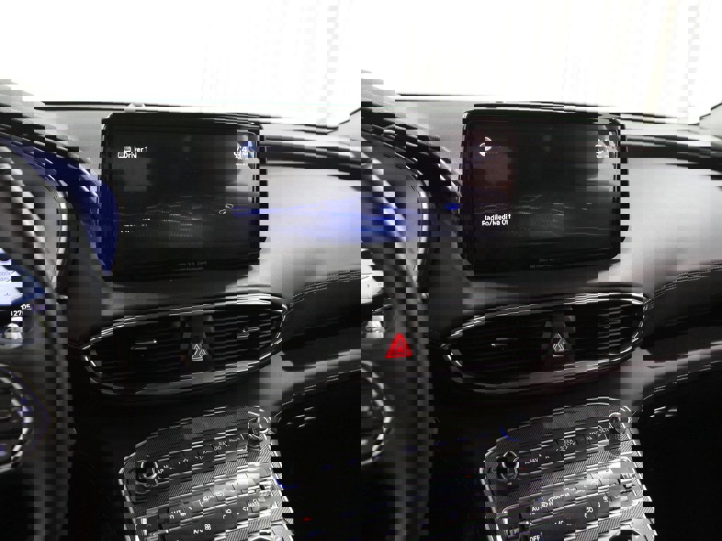 Certified 2022 Hyundai Santa Fe Limited w/ Cargo Package image 9