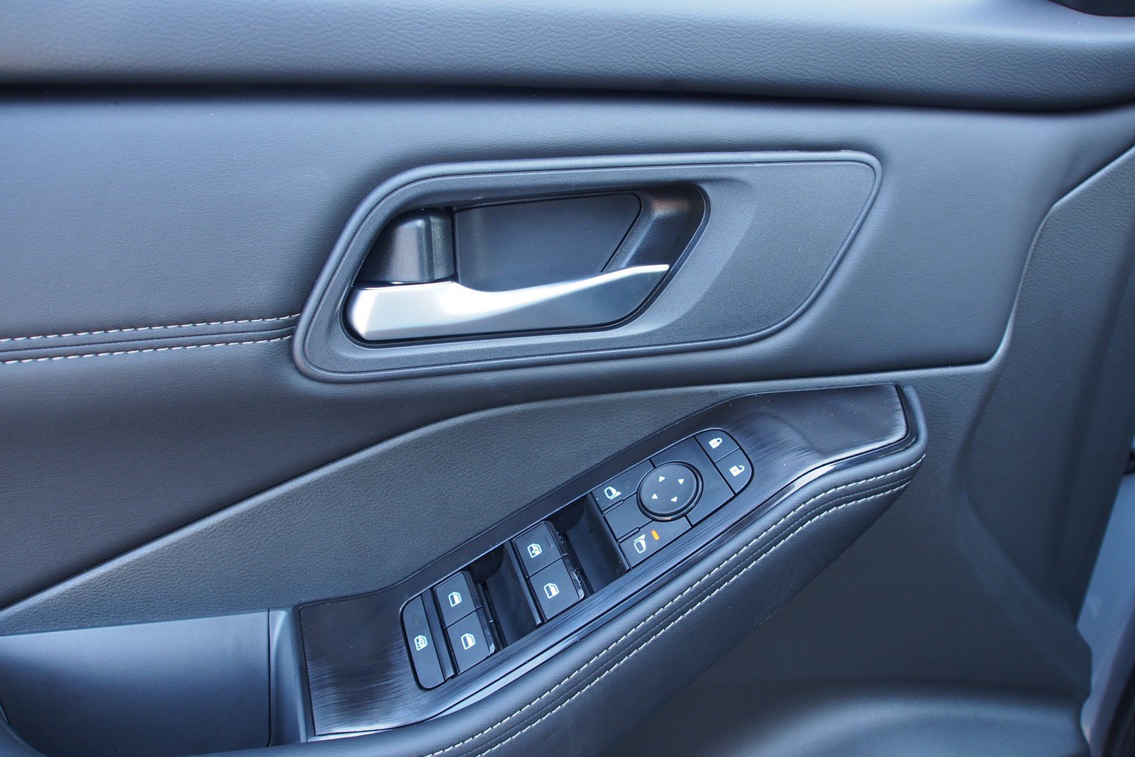 New 2026 Nissan Rogue Dark Armor FWD image 19