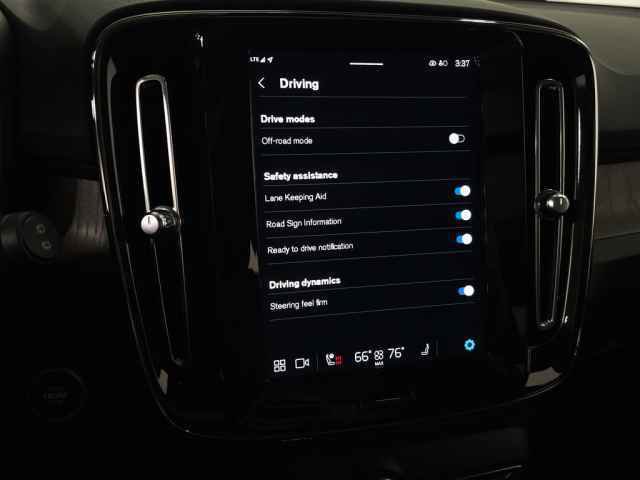 Certified 2023 Volvo XC40 B4 Plus w/ Protection Package Premier FWD image 27