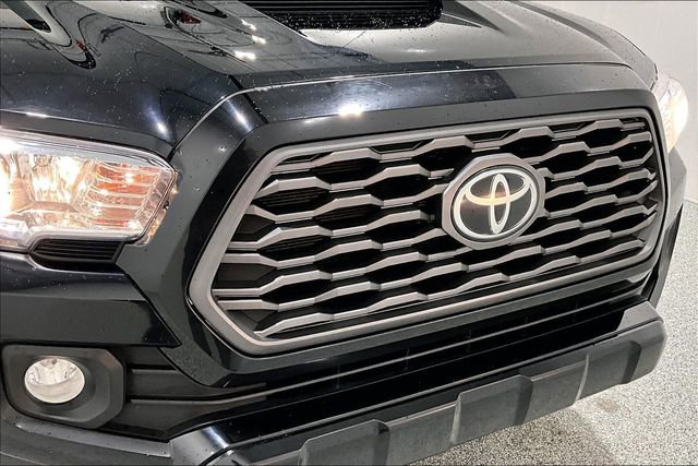 Used 2020 Toyota Tacoma TRD Sport AWD/4WD image 35