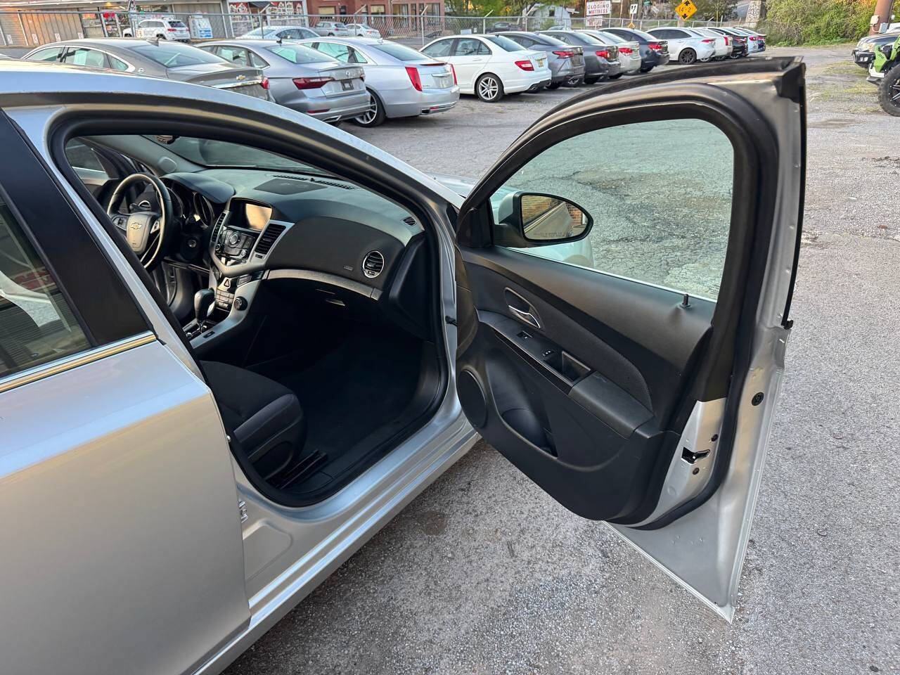 Used 2015 Chevrolet Cruze LT FWD image 17