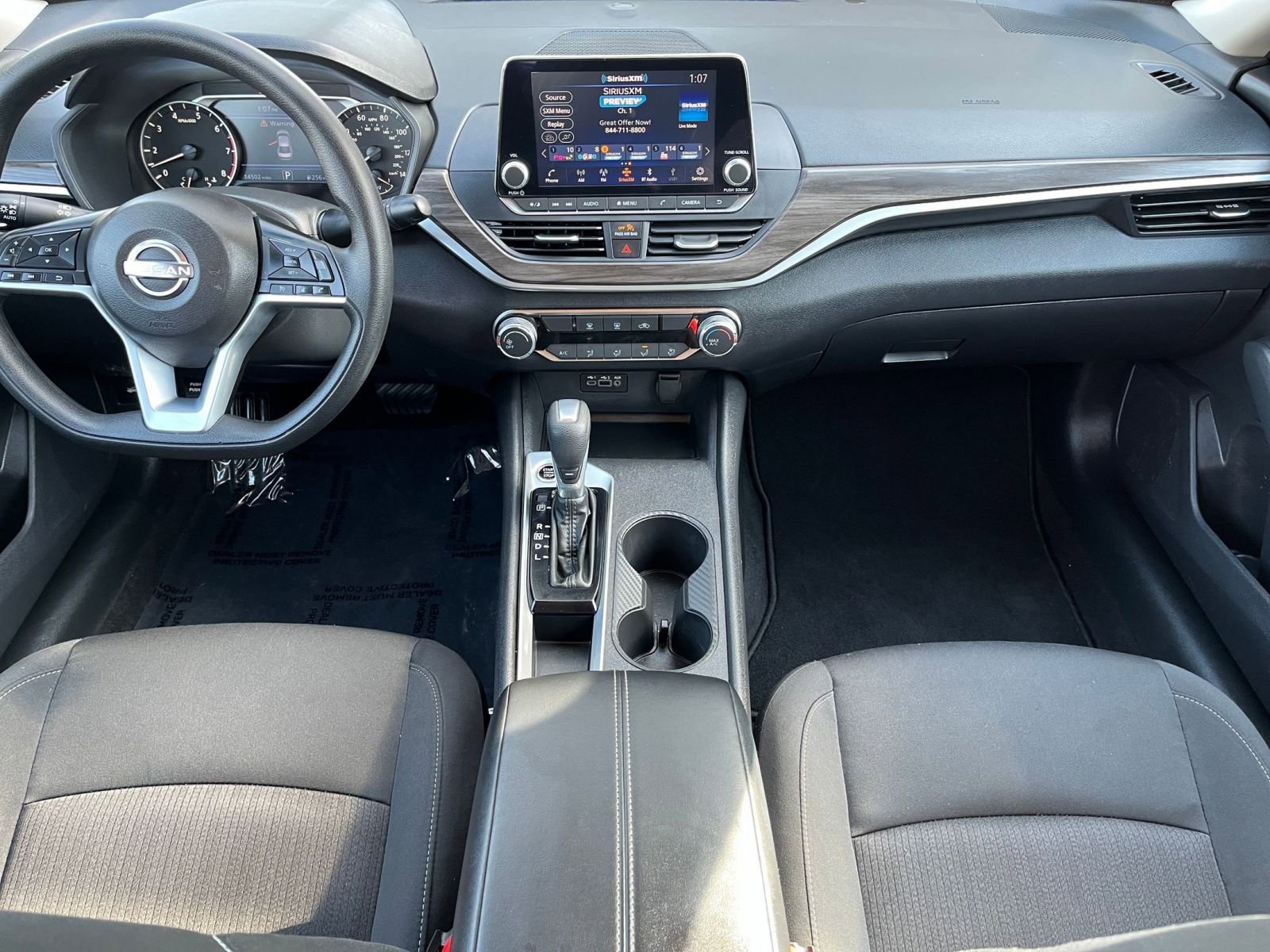 Used 2025 Nissan Altima 2.5 SV FWD image 31