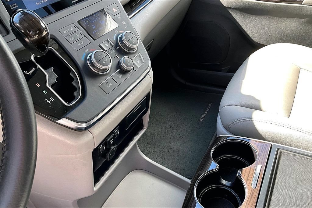 Used 2018 Toyota Sienna XLE AWD/4WD image 18