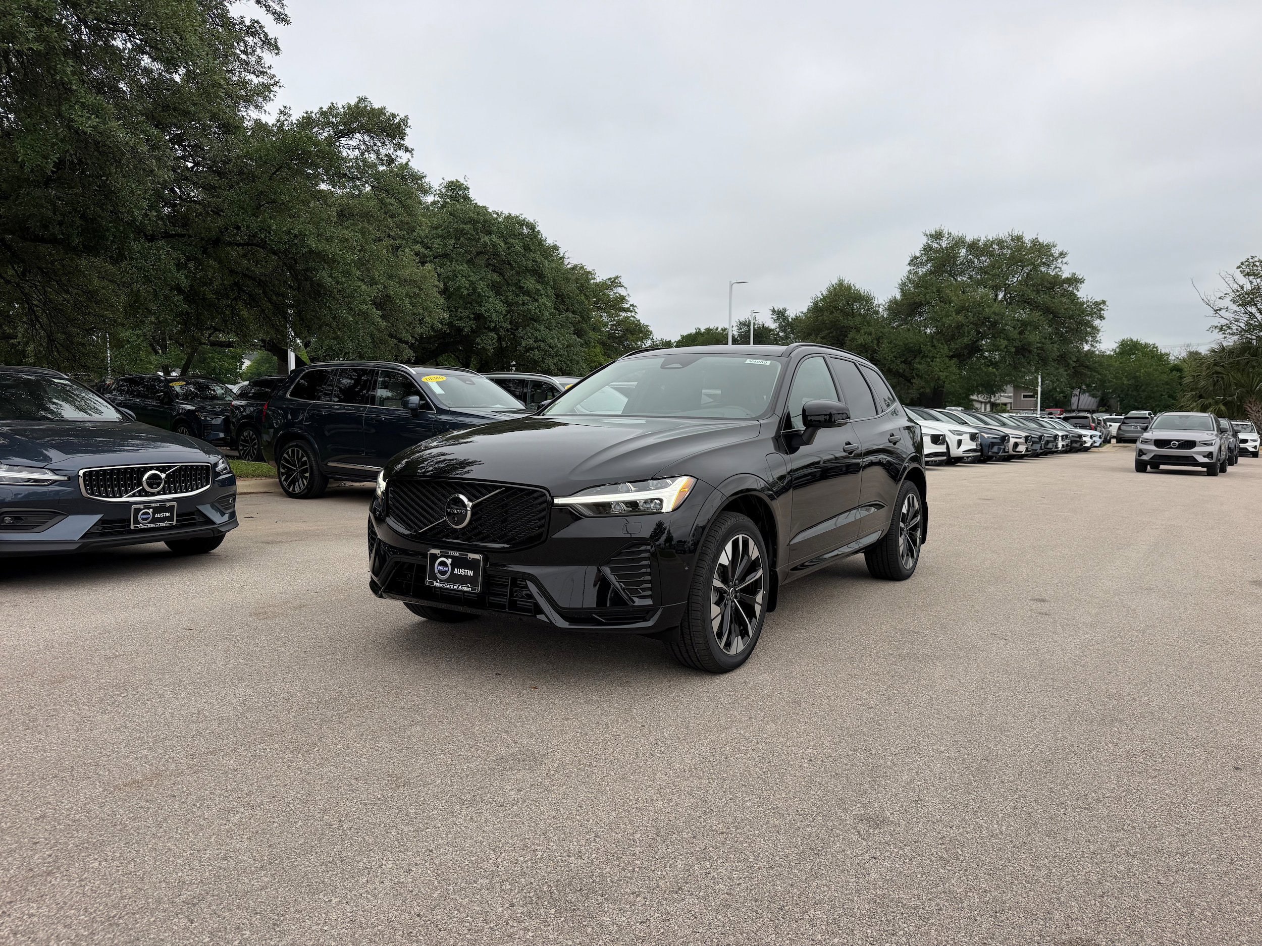 New 2026 Volvo XC60 T8 Plus w/ Climate Package AWD/4WD image 2