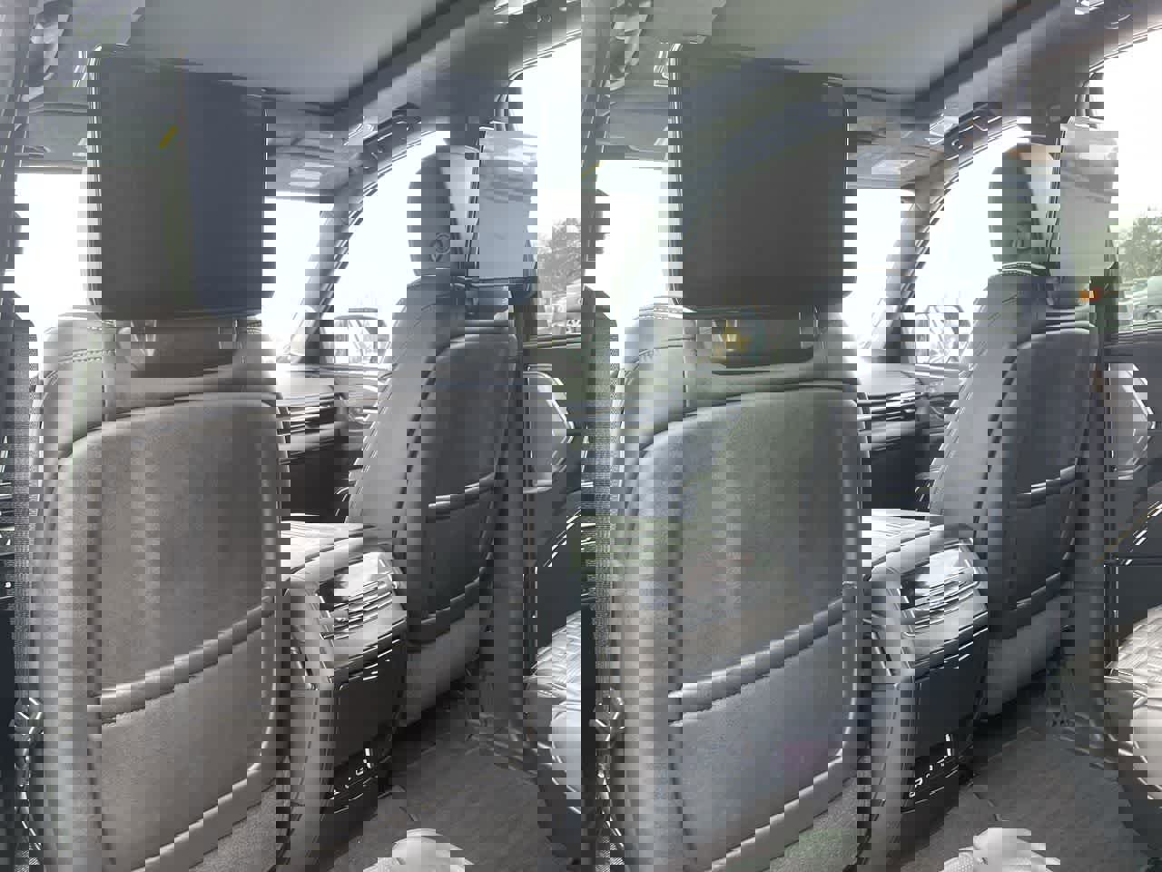 Used 2023 Cadillac Escalade V w/ LPO, ONYX Package image 21