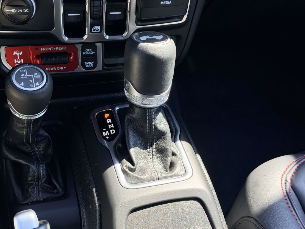 Used 2025 Jeep Wrangler Unlimited Rubicon AWD/4WD image 8