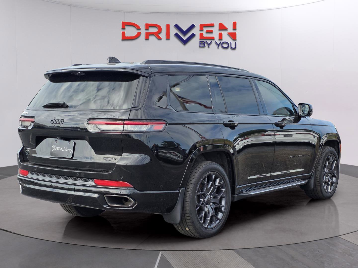 Used 2025 Jeep Grand Cherokee L Summit AWD/4WD image 5
