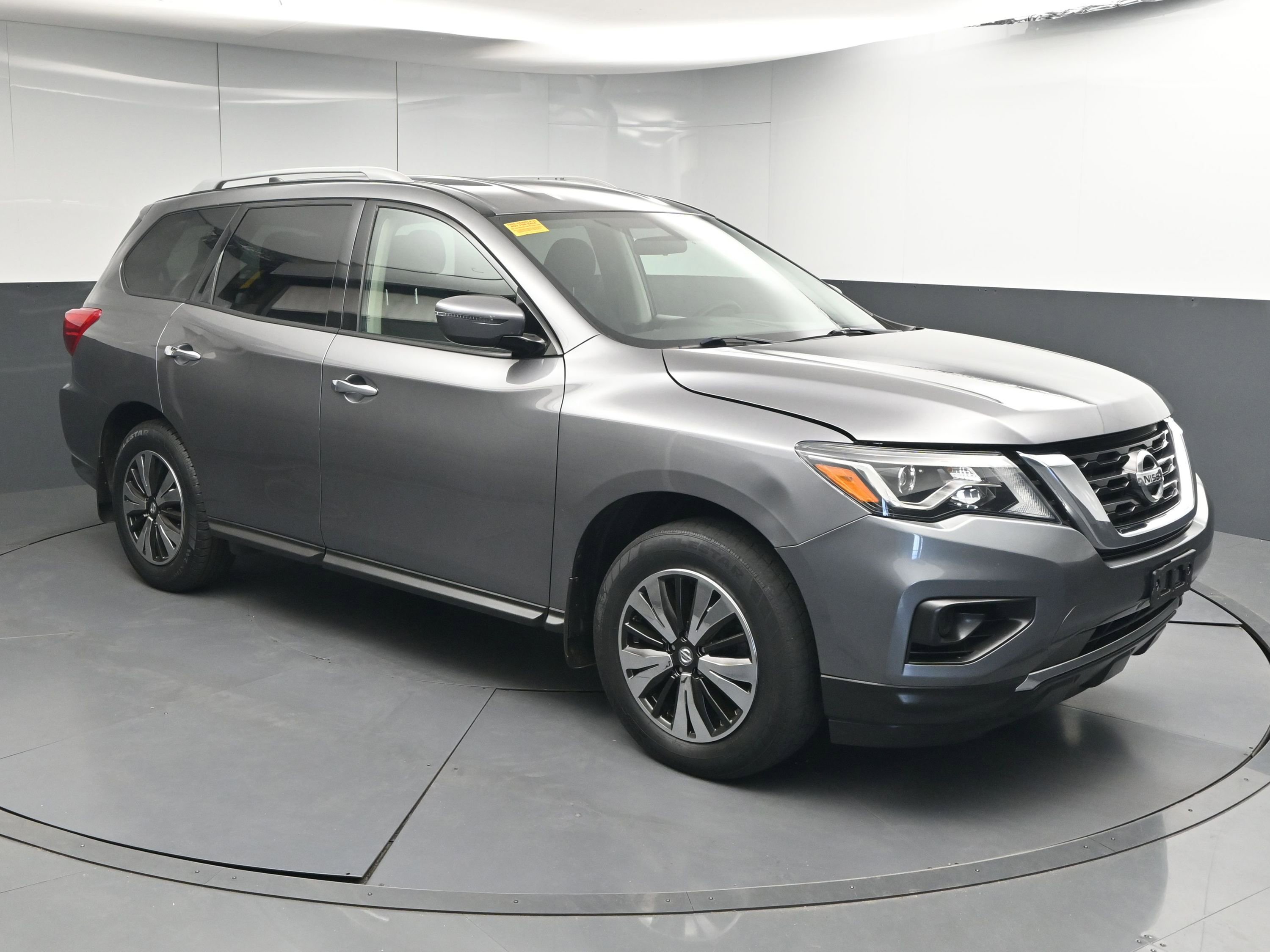 Used 2020 Nissan Pathfinder S image 6