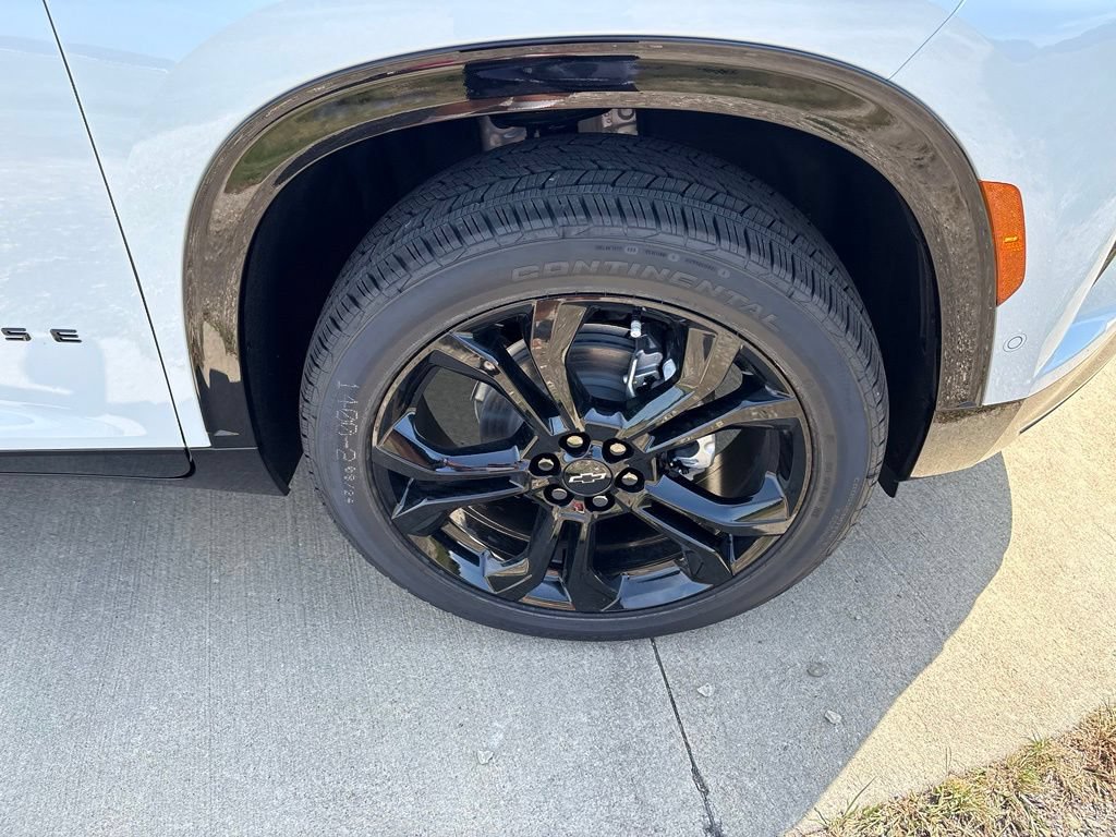 New 2027 Chevrolet Traverse RS w/ LPO, Floor Liner Package AWD/4WD image 70