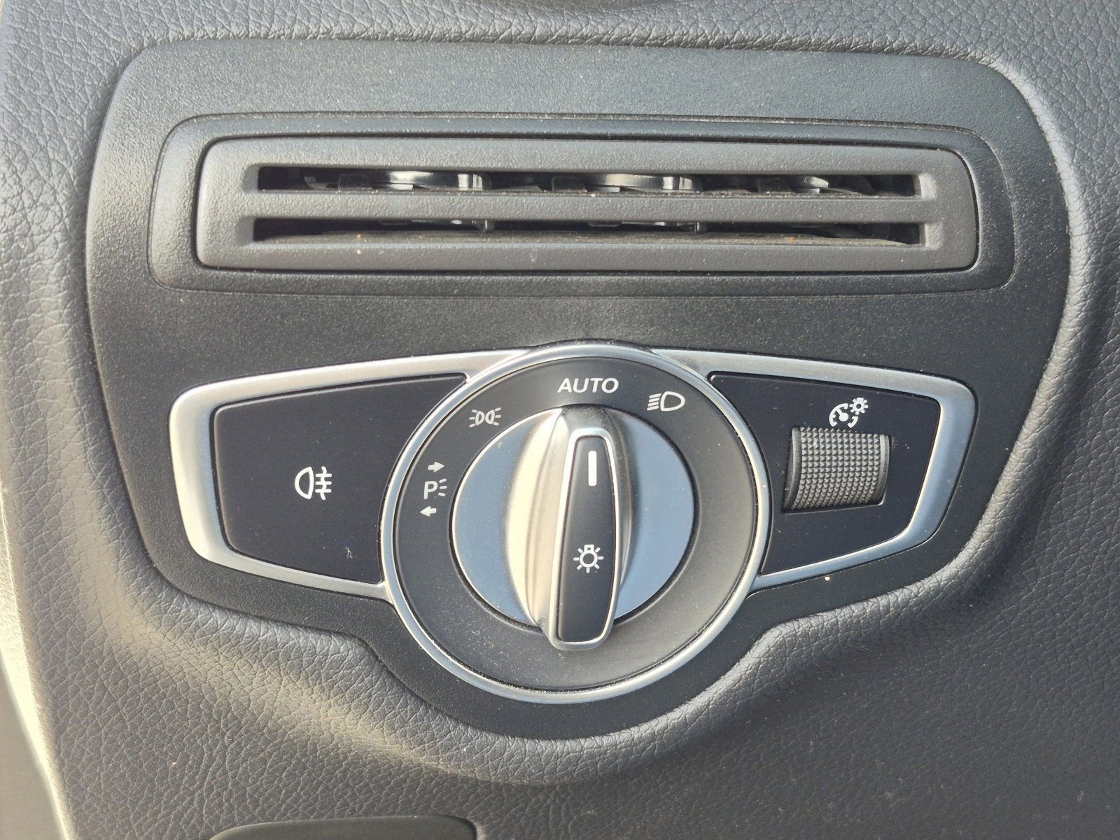 Used 2023 Mercedes-Benz GLC 300 4MATIC Coupe image 32