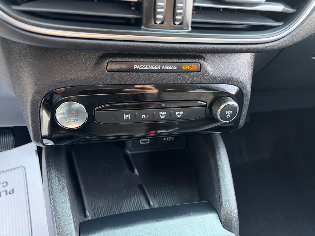 Used 2025 Ford Escape Platinum w/ Premium Technology Package FWD image 24