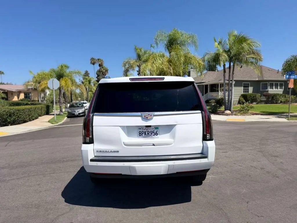 Used 2020 Cadillac Escalade Luxury RWD image 11