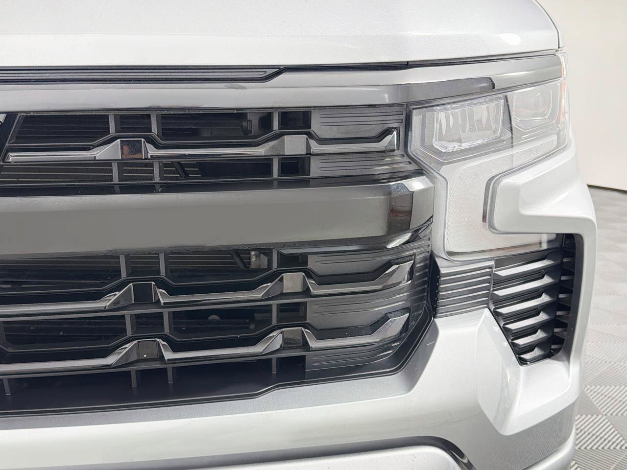 Used 2024 Chevrolet Silverado 1500 RST w/ Redline Edition AWD/4WD image 4