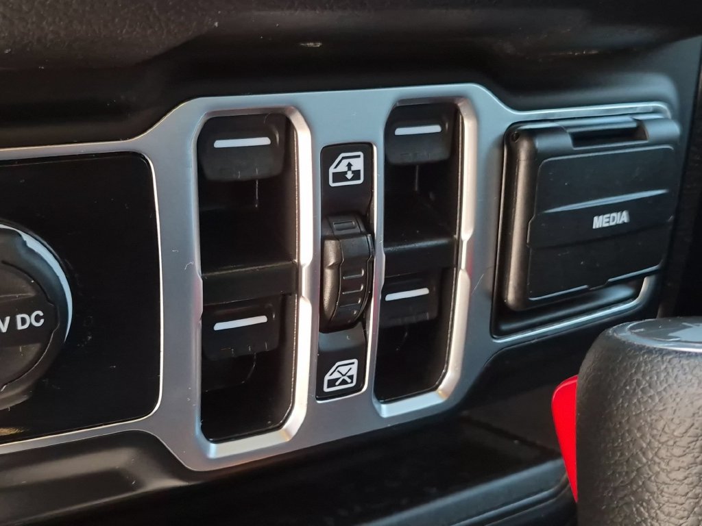 Used 2025 Jeep Wrangler Unlimited Sport AWD/4WD image 13