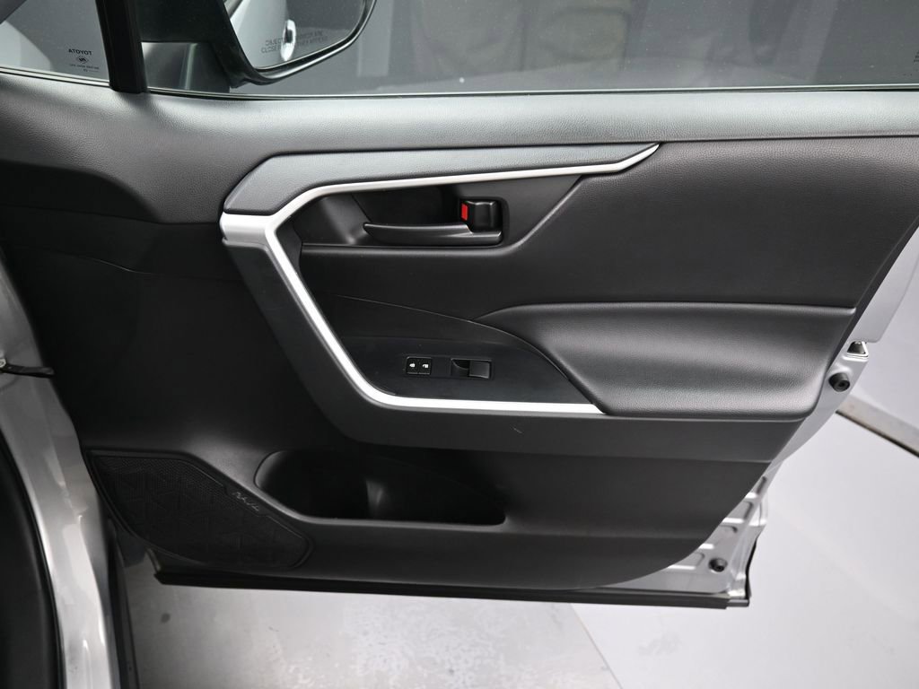 Certified 2022 Toyota RAV4 LE AWD/4WD image 32