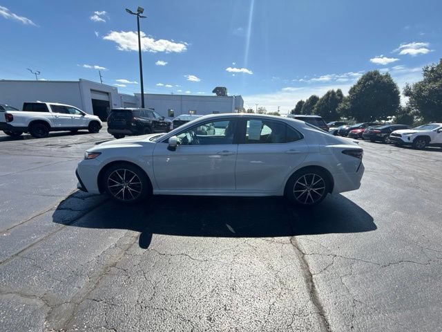 Used 2023 Toyota Camry SE w/ Cold Weather Package FWD image 4