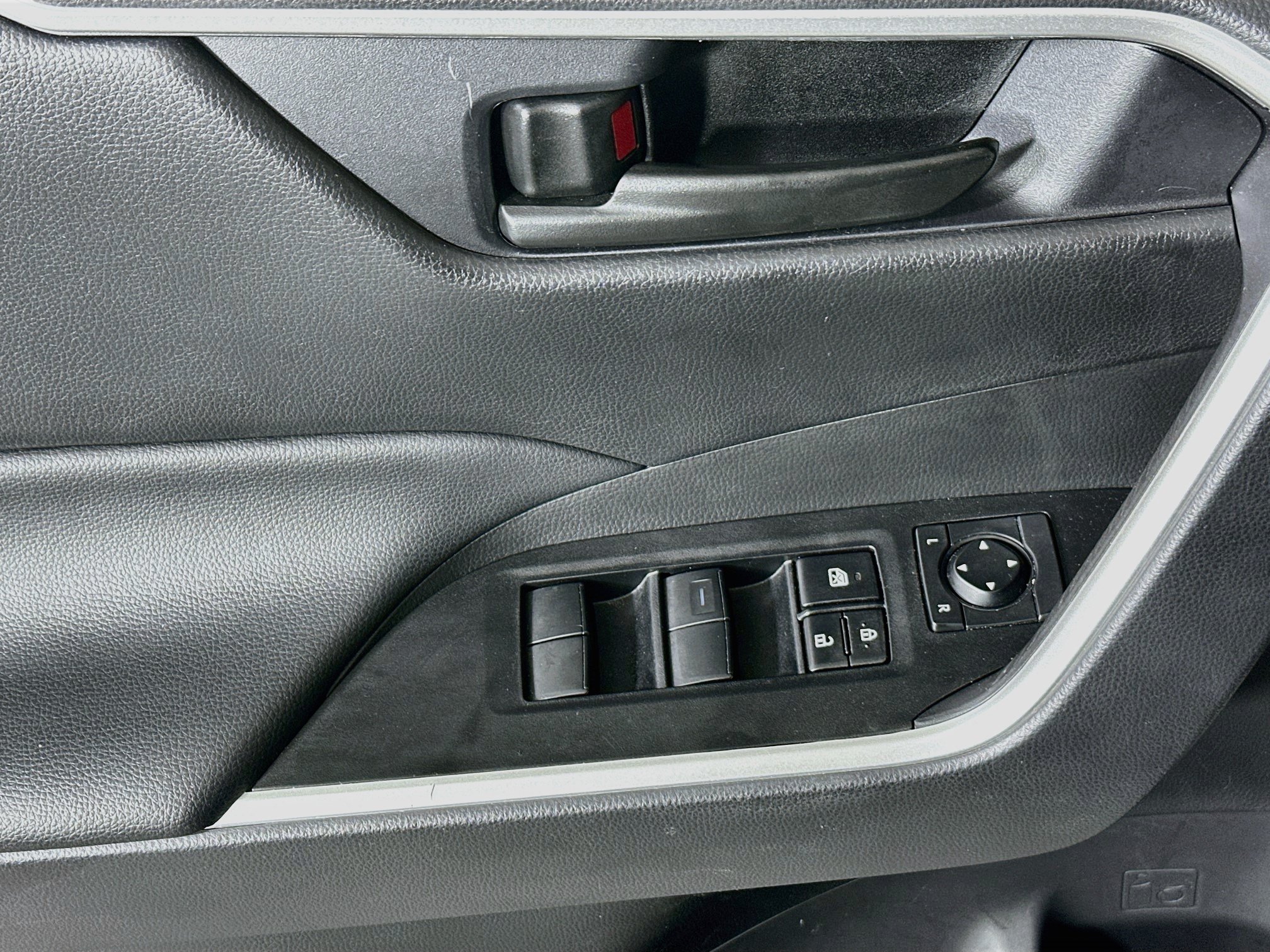 Used 2024 Toyota RAV4 LE FWD image 14