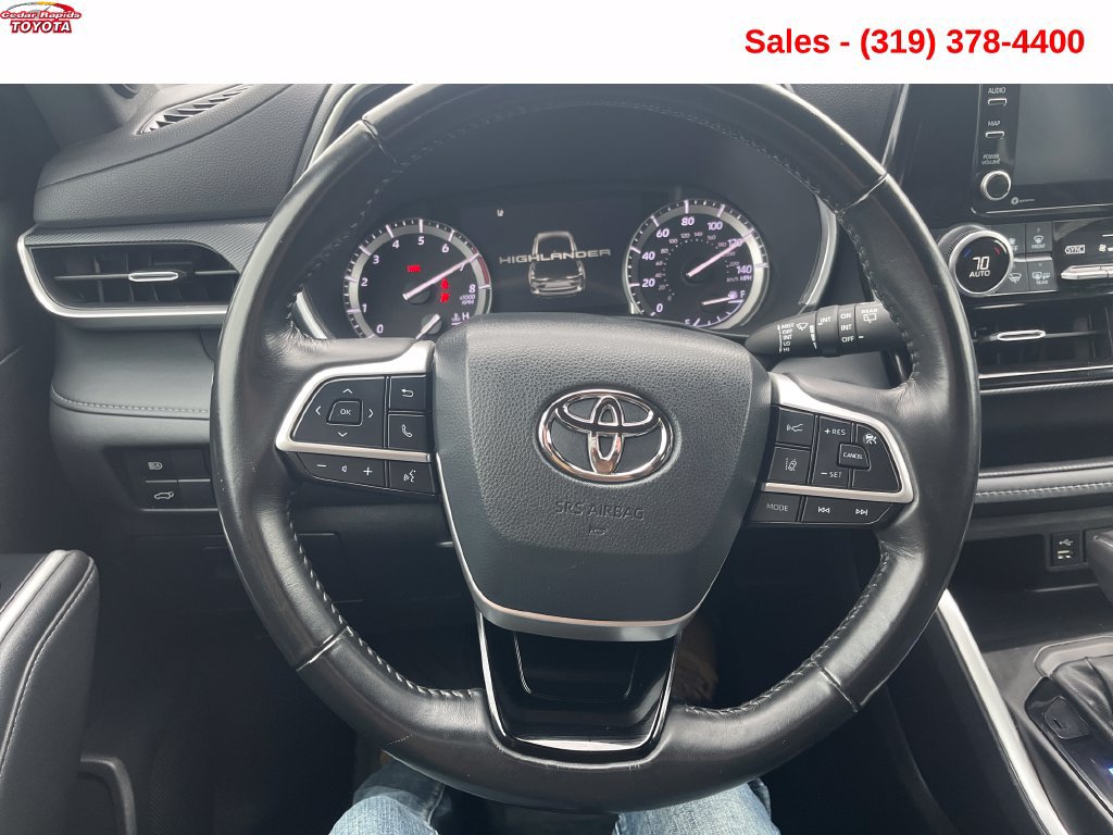 Used 2022 Toyota Highlander XSE AWD/4WD image 16