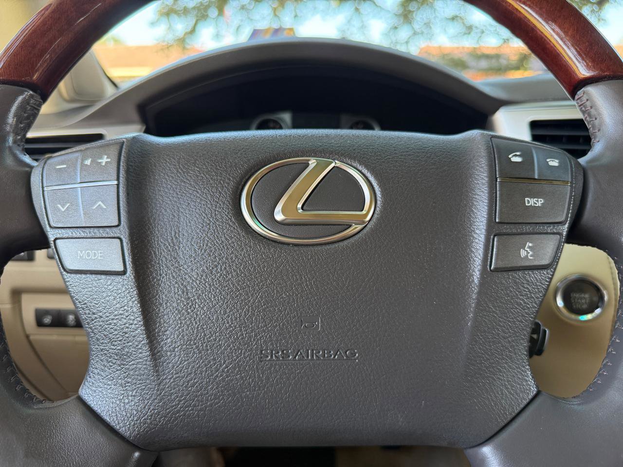 Used 2013 Lexus LX 570 4WD w/ Luxury Pkg image 12