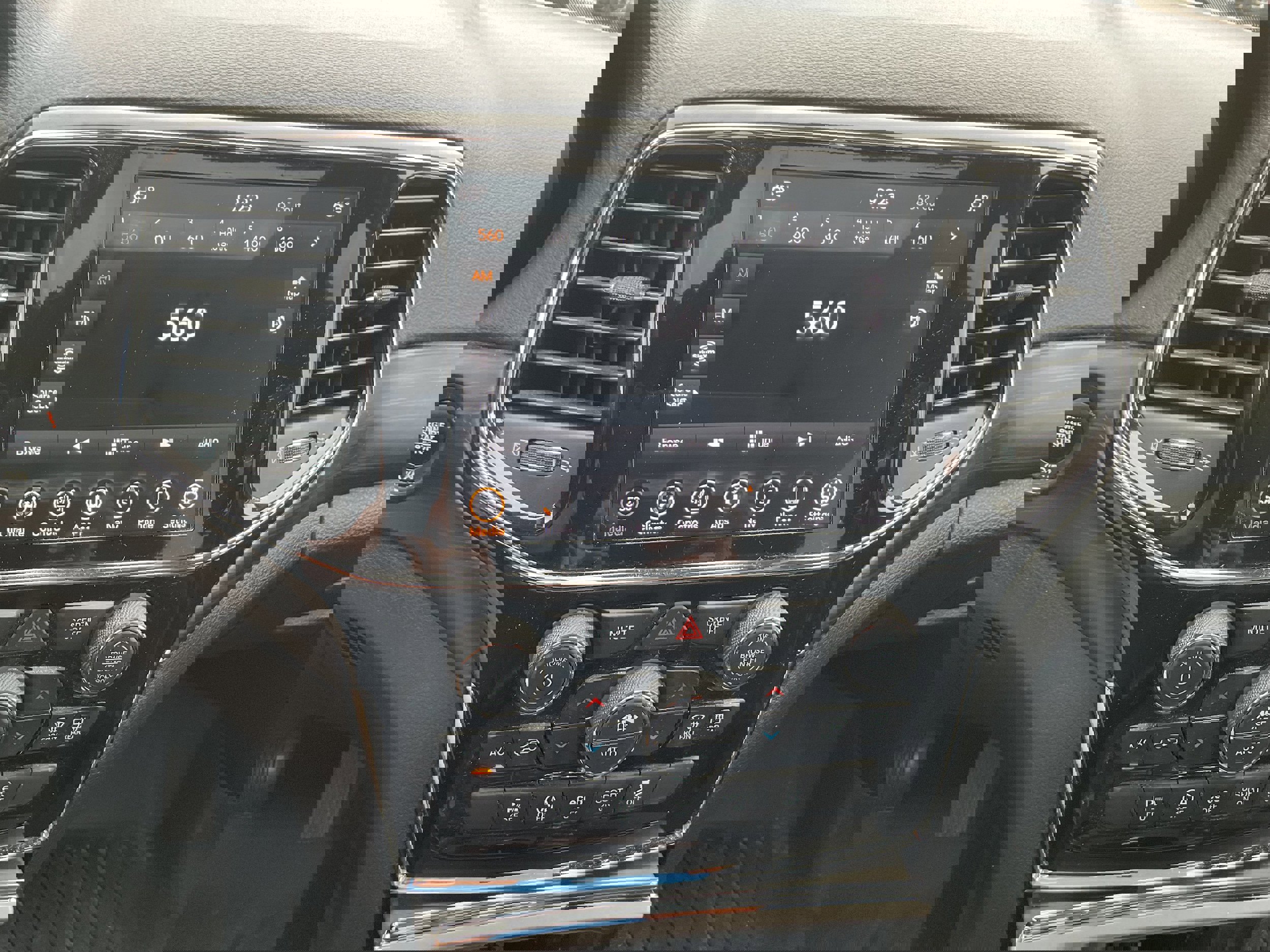 Used 2022 Jeep Grand Cherokee Laredo X image 9