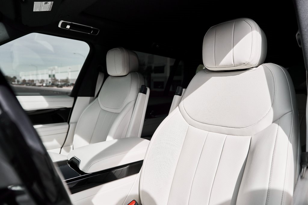 Used 2024 Land Rover Range Rover Long Wheelbase SE image 54