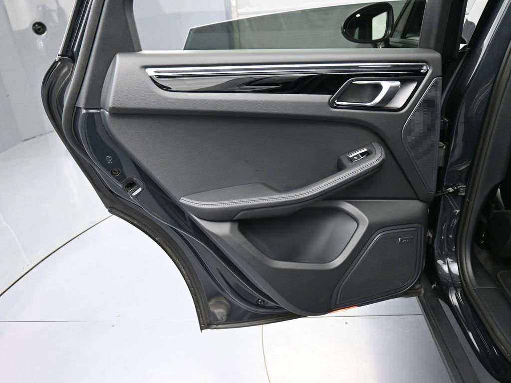 Certified 2025 Porsche Macan image 23