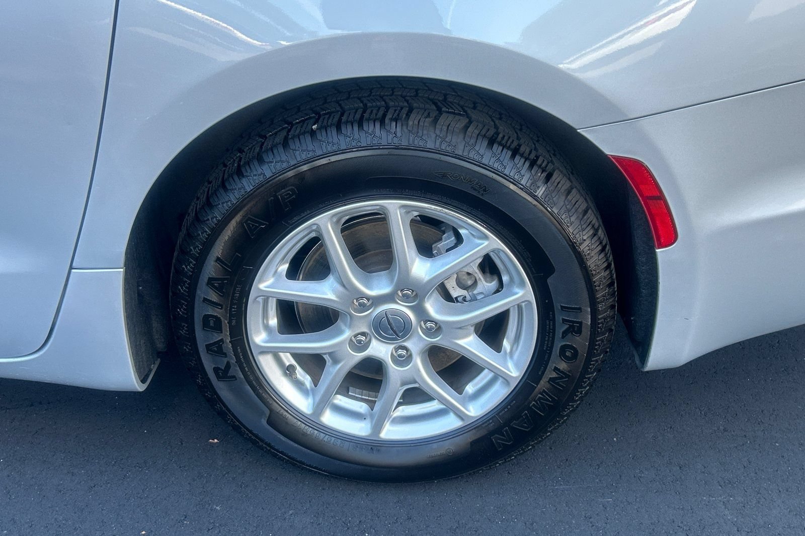 Used 2024 Chrysler Pacifica Touring-L FWD image 26