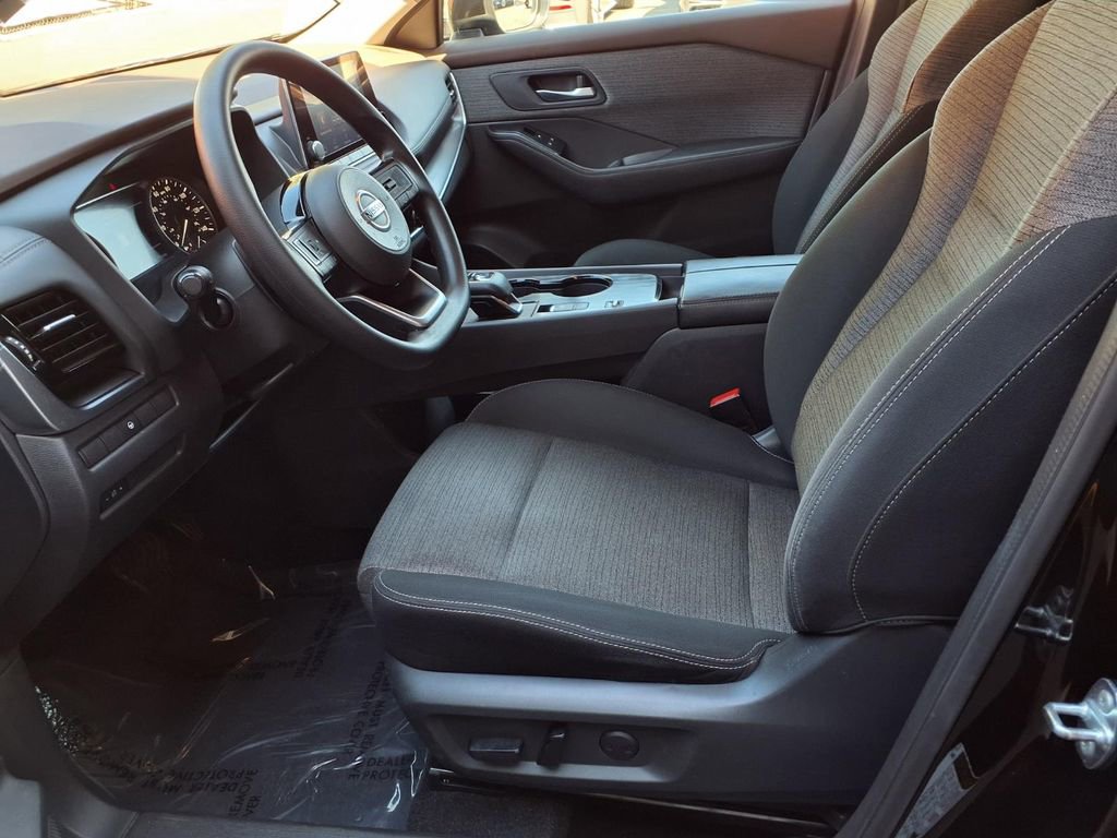 Used 2021 Nissan Rogue SV image 16