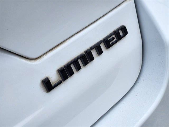 Used 2023 Jeep Grand Cherokee Limited w/ Black Appearance Package image 12