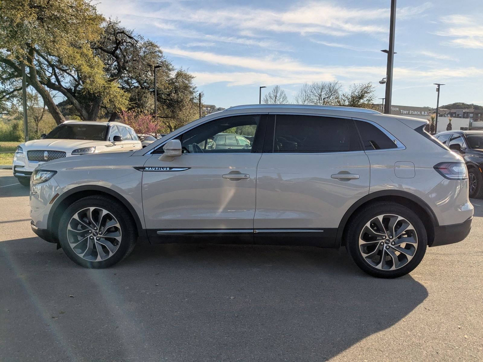 Used 2023 Lincoln Nautilus Reserve w/ Luxury Package image 6